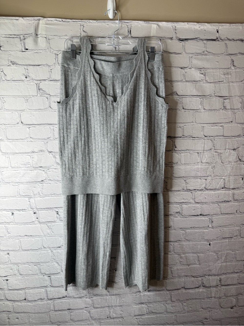 Magnolia Ribbed Knit Sleeveless Sweater Top and Wide-Leg Pants Set m/L